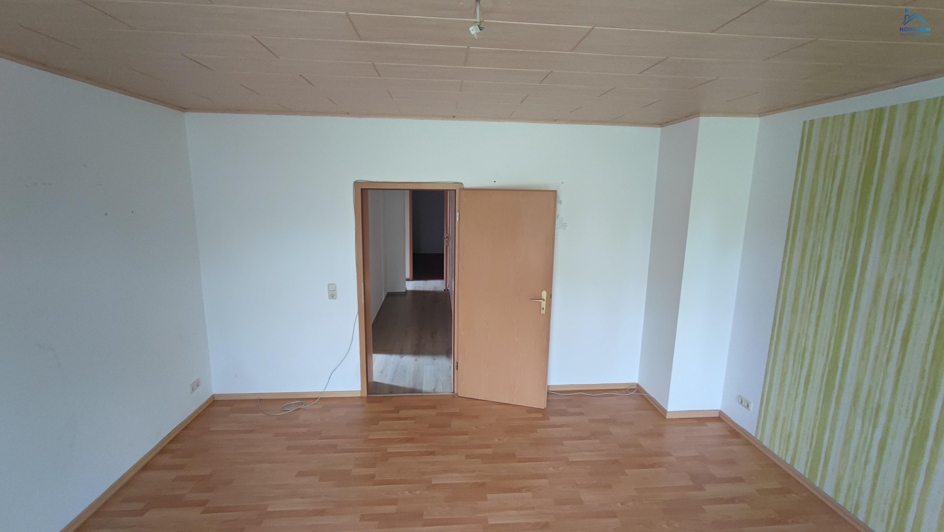 98,32 m² 3 1/2-Zimmer-Wohnung in 17159 Dargun - Zimmer